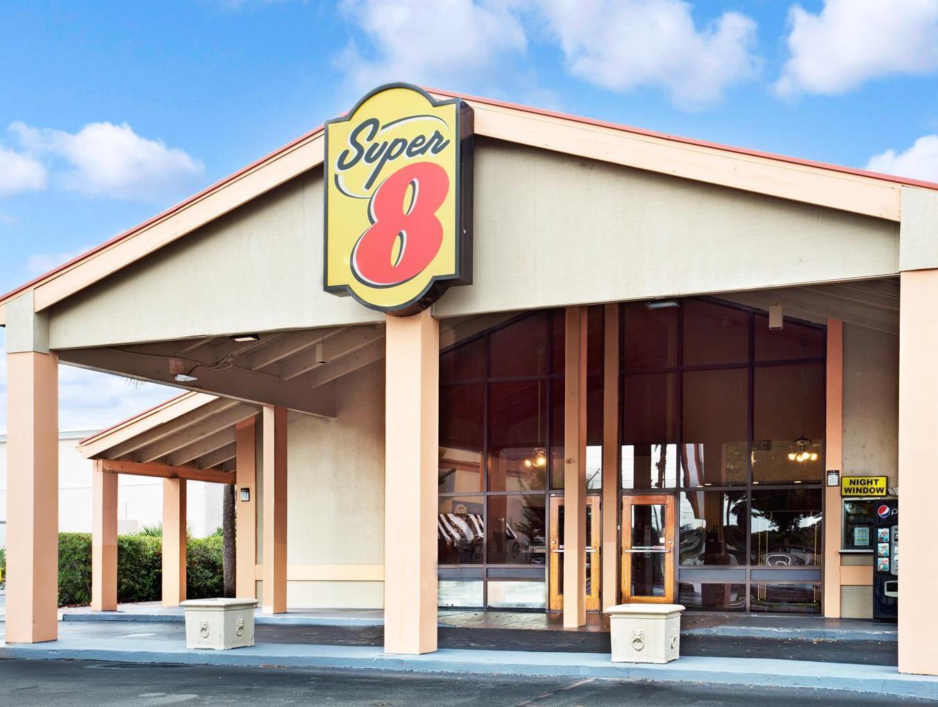 Отель Super 8 By Wyndham Kissimmee/Maingate/Orlando Area Селебрейшн Экстерьер фото