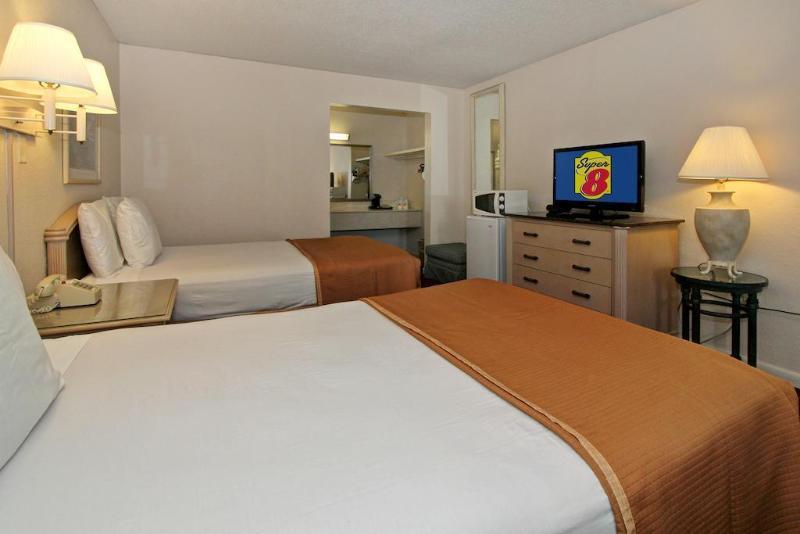Отель Super 8 By Wyndham Kissimmee/Maingate/Orlando Area Селебрейшн Экстерьер фото