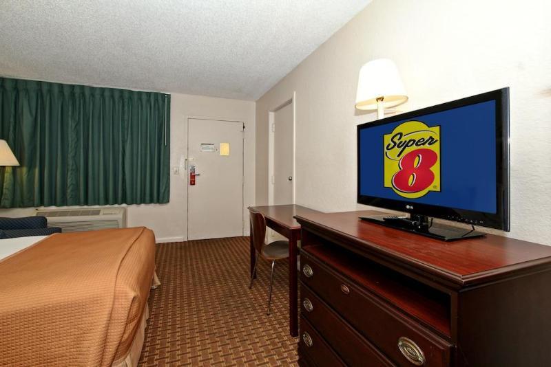 Отель Super 8 By Wyndham Kissimmee/Maingate/Orlando Area Селебрейшн Экстерьер фото